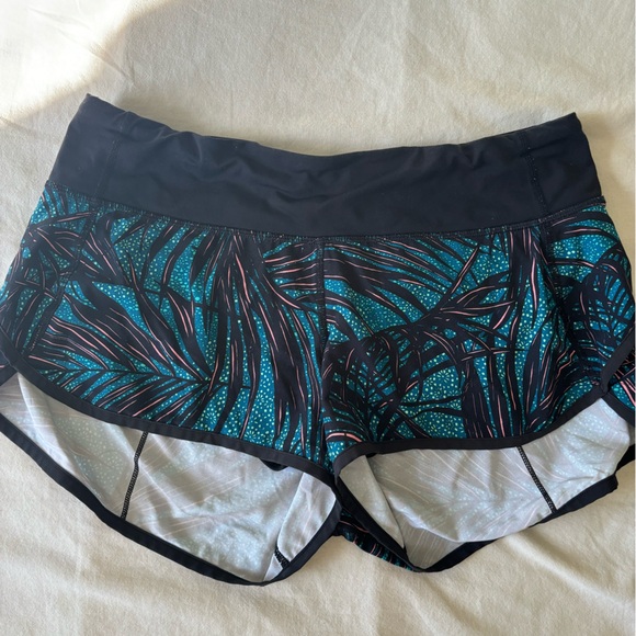 Lululemon Speed Up Shorts Lined 2.5” - Picture 2 of 5
